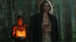 Jodie Comer as Isla in 28 Years Later. Image via Netflix.