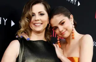 How did Selena Gomez’s mother Mandy Teefey react to her wedding with Benny Blanco? (Image Via X/ @SELENAT0RSARMY)