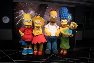 (L-R) Bart Simpson, Lisa Simpson, Homer Simpson, Marge Simpson and Maggie Simpson visit The Empire State Building to celebrate the 30th anniversary of "The Simpsons" at The Empire State Building on December 17, 2018 in New York City.  (Photo by Noam Galai/Getty Images)