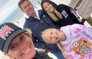 Karen Drew with her daughters and former husband (Image via Facebook/Karen Drew TV)