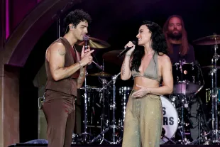 EAST RUTHERFORD, NEW JERSEY - AUGUST 10: (L-R) Joe Jonas and Demi Lovato perform onstage during the Jonas Brothers: JONAS20 Greetings From Your Hometown tour kick off at Met Life Stadium on August 10, 2025 in East Rutherford, New Jersey. (Photo by Kevin Mazur/Getty Images for Live Nation)