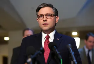 A TikToker @razzledazzlemo threatened to release House Speaker Mike Johnson's alleged Grindr account and IP address (Image via Kevin Dietsch/Getty Images)