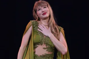 MUNICH, GERMANY - JULY 27: (EDITORIAL USE ONLY. NO STANDALONE PUBLICATION USE (NO SPECIAL INTEREST OR SINGLE ARTIST PUBLICATION USE; NO BOOK USE))   Taylor Swift performs onstage during "Taylor Swift | The Eras Tour" at Olympiastadion on July 27, 2024 in Munich, Germany. (Photo by Thomas Niedermueller/TAS24/Getty Images  for TAS Rights Management )