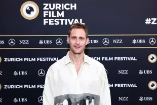 Alexander Skarsgard  poses at the "Pillion" photocall during the 21st Zurich Film Festival (Image via Getty)
