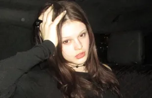 All about Scarlett White's TikTok with parents Jack White and Karen Elson after her Paris runway debut
