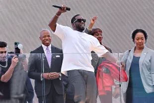 NEW YORK, NEW YORK - SEPTEMBER 15:  Sean "Diddy" Combs performs after being presented with the key to the city by New York Mayor Eric Adams in Times Square on September 15, 2023 in New York City. (Photo by Cindy Ord/Getty Images)