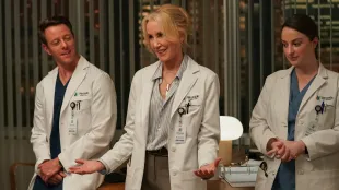 Felicity Huffman as Dr Joan, addresses her team during the two-month evaluation meeting. Image courtesy: FOX.