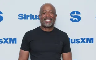 Darius Rucker's fiancée is a singer and social media star at the same time (Image via Getty)