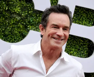 Survivor host, Jeff Probst (Image via Getty)