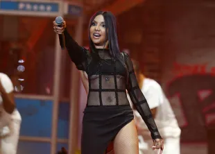 Singer Toni Braxton performs onstage at State Farm Arena (Image via Getty)