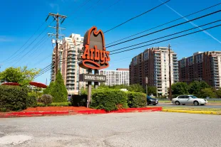 Court denies Arby’s motion to dismiss false advertising lawsuit over sandwich claims (Photo via Smith Collection/Gado/Getty Images).