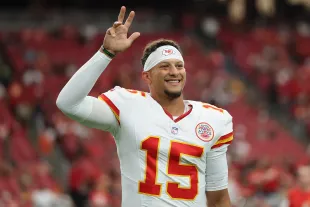 Quarterback Patrick Mahomes of the Kansas City Chiefs reacts to fans as he walks off the field during the NFL Preseason 2025 game against the Arizona Cardinals at State Farm Stadium. (Photo by Christian Petersen/Getty Images)