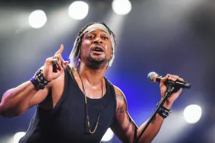 D'Angelo was in a relationship with Angie Stone in the past (Image via Getty)