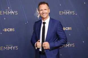 The Amazing Race host Phil Keoghan (Image via Getty)