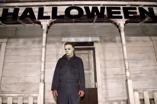 HOLLYWOOD, CALIFORNIA - OCTOBER 17:  An actor dressed as the character of Michael Myers attends the Universal Pictures' "Halloween" premiere at TCL Chinese Theatre on October 17, 2018 in Hollywood, California. (Photo by Kevin Winter/Getty Images)