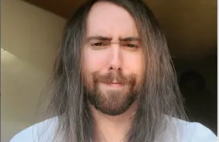 Emiru criticizes Twitch handling of assault, Asmongold alleges CEO partied during incident (Image via Instagram / @asmongold)