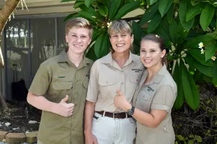 Bindi Irwin with brother, Robert, and mother, Terri (Image via Getty)