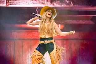 LEXINGTON, KENTUCKY - MAY 31: Lainey Wilson performs during 2025 Railbird Music Festival at The Infield at Red Mile on May 31, 2025 in Lexington, Kentucky. (Photo by Erika Goldring/WireImage)