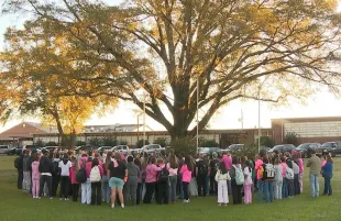 Kimber Mills' vigil at Cleveland high school (Image via Fcebook/@JamesSpann)