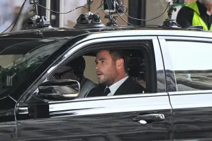 LOS ANGELES, CA - OCTOBER 27: Chris Hemsworth is seen filming on the set of "Crime 101" on October 27, 2024 in Los Angeles, California. (Photo by MEGA/GC Images)