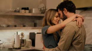 Adam brody and Kristen Bell as Noah and Joanne in Nobody Wants This season 2. Image via Netflix.