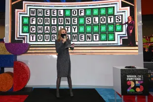 Wheel of Fortune hostess Vanna White (Image via Getty)