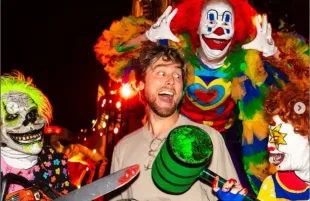 Halloween weekend 2025 best celebrities costume (Image via Instagram / @horrornights)
