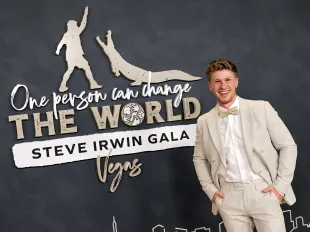 Robert Irwin attends the Steve Irwin gala to support the Wildlife Warriors conservationist organization (Image via Getty)