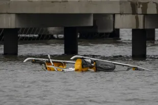 NEW YORK, UNITED STATES - APRIL 10: A helicopter is seen floating after it crashed into the Hudson River near lower Manhattan, on April 10, 2025 in New York, United States. All 6 passengers dead from helicopter crash into Hudson River near lower Manhattan, New York City Mayor Adams confirms. (Photo by Mostafa Bassim/Anadolu via Getty Images)