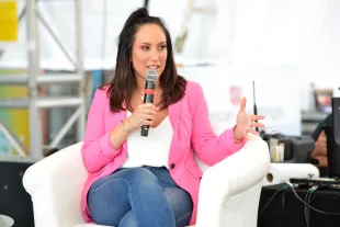 Cheryl Burke (Image via Getty)