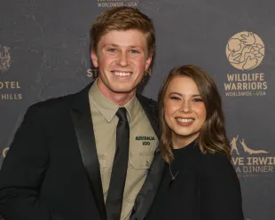 Robert and Bindi Irwin (Image via Getty)