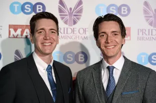 Oliver Phelps and James Phelps (Image via Getty)