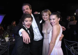 LOS ANGELES, CA - JANUARY 21:  Actors Gaten Matarazzo (L), David Harbour, Allison Sudol, and Millie Bobby Brown during the 24th Annual Screen Actors Guild Awards at The Shrine Auditorium on January 21, 2018 in Los Angeles, California.  (Photo by Kevork Djansezian/Getty Images)