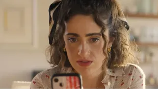 Rachel Sennott as Maia in the I Love LA Season 1 premiere Block Her, moments before the bathroom pact that changes her birthday night. Image via Youtube/@HBO MAX