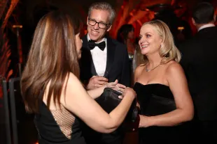 Joel Lovell and Amy Poehler attend the 2025 Vanity Fair Oscar Party Hosted By Radhika Jones (Image via Getty)