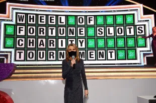 Celebrity Wheel of Fortune hostess Vanna White (Image via Getty)