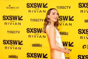 Chloe Fineman (Image via Getty)