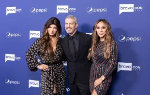  Teresa Giudice, Andy Cohen and Melissa Gorga during 2019 BravoCon (Image Via Getty) 