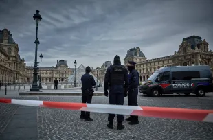 PARIS, FRANCE - OCTOBER 19: French Police officers seal off the entrance to the Louvre Museum after a Jewllery Heist on October 19, 2025 in Paris, France. France's Culture Minister, Rachida Dati, announced the closure of the world-famous art museum on X due to the robbery taking place just after the Louvre opened to the public. It is being reported that millions of pound with of historic jewellery belonging to Napoleon and Empress Josephine has been stolen. (Photo by Kiran Ridley/Getty Images)