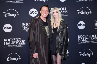 Taylor Momsen and Jim Carrey (Image via Getty)