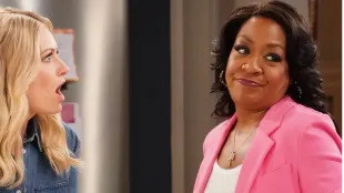 Beth Behrs and Tichina Arnold in The Neighborhood (via Instagram/@theneighborhood)