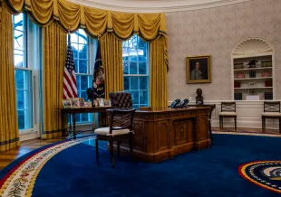 Donald Trump had once removed the Resolute Desk in February this year (Image via Getty)