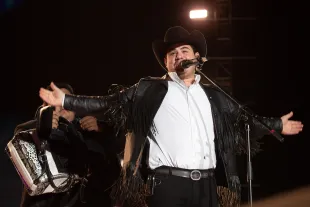 MEXICO CITY, MEXICO - DECEMBER 07: Alfredo Olivas performing during Radiopolis company celebration 'Santa Fiesta 2022, at Foro Sol on December 7, 2022 in Mexico City, Mexico. (Photo by Medios y Media/Getty Images)