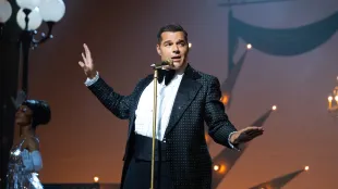 Ricky Martin in Palm Royale season 2 episode 1, now streaming on Apple TV. (Image via apple.com)