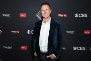 The Amazing Race host Phil Keoghan (Image via Getty)