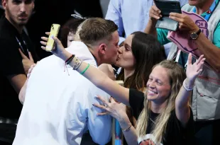 NANTERRE, FRANCE - JULY 28: Adam Peaty of Team Great Britain kisses his partner, Holly Ramsay, following the Swimming medal ceremony after the Men’s 100m Breaststroke Final on day two of the Olympic Games Paris 2024 at Paris La Defense Arena on July 28, 2024 in Nanterre, France. (Photo by Clive Rose/Getty Images)