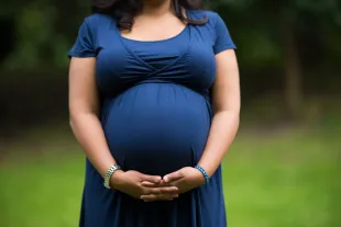CARDIFF, UNITED KINGDOM - SEPTEMBER 27: A pregnant woman holds her belly on September 27, 2016 in Cardiff, United Kingdom. (Photo by Matthew Horwood/Getty Images)
