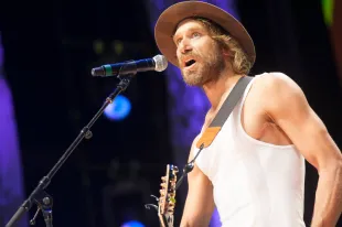 Singer Todd Snider performs at Farm Aid 2014, Raleigh, North Carolina, September 13, 2014. (Photo by Paul Natkin/Getty Images)