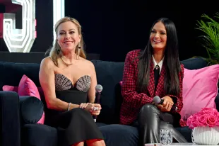 Sutton Stracke (Image Via Getty)