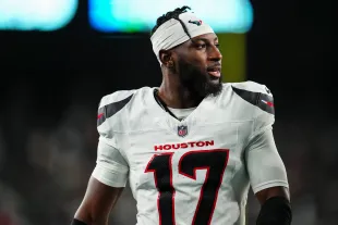 EAST RUTHERFORD, NJ - OCTOBER 31: Kris Boyd #17 of the Houston Texans walks across the field during an NFL football game against the New York Jets at MetLife Stadium on October 31, 2024 in East Rutherford, New Jersey. (Photo by Cooper Neill/Getty Images)